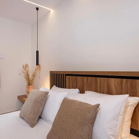 Bow Ground Floor Luxury Apt-in Chania Old Town! Apartmán