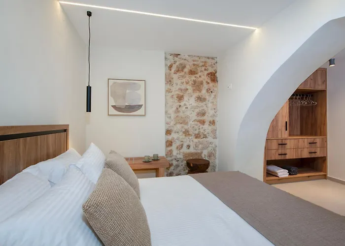 Bow Ground Floor Luxury Apt-in Chania Old Town! * La Canea
