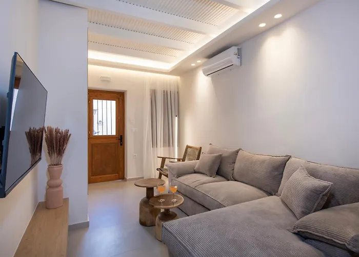 Bow Ground Floor Luxury Apt-in Chania Old Town! La Canea