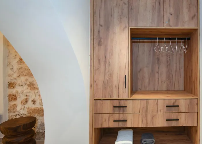 Bow Ground Floor Luxury Apt-in Chania Old Town! *